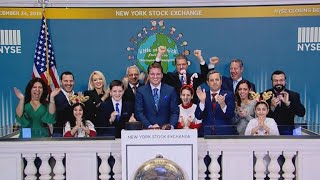 Stocks tank after Trump slams the Fed on Twitter