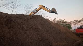 Excavator Loading Pasir