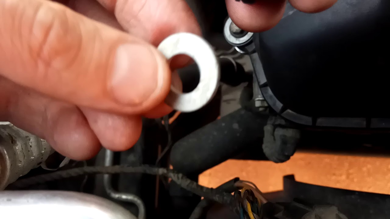 Одно из решения проблемы течет масла из под клапанной крышки БМВ - YouTube