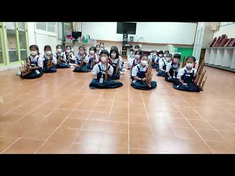เขย่าอังกะลุงเพลงลาวครวญ ชั้นป.1/1