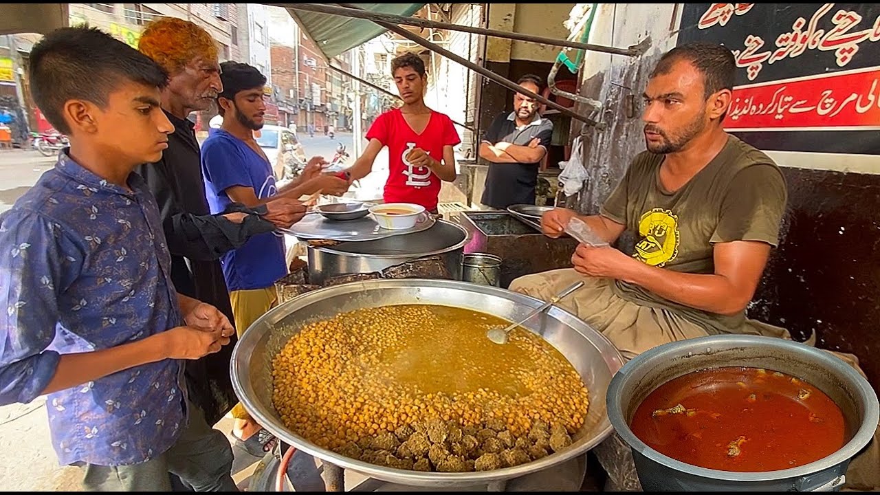 VIRAL & CHEAPEST BREAKFAST | BEST MUTTON CHANAY IN LAHORE | STREET FOOD IN PAKISTAN|STREET FOOD TOUR