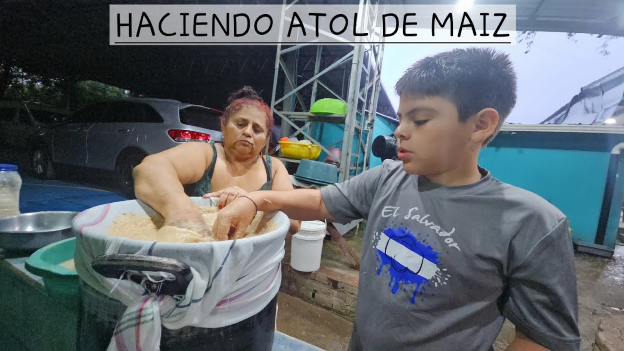 David Aprendiendo Las Tradiciones Con tía Gladys.