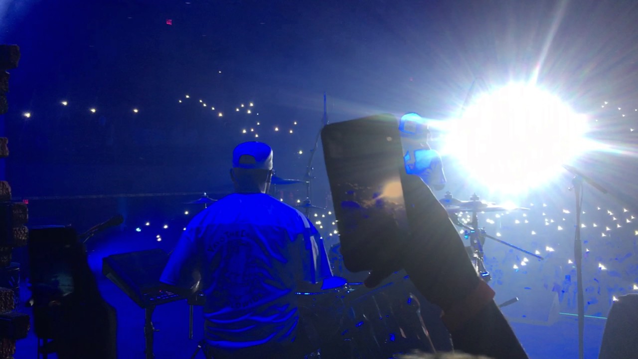 LIL WAYNE IM ME/DROP THE WORLD LIVE - YouTube