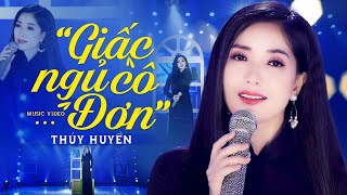 Video-Miniaturansicht von „Giấc Ngủ Cô Đơn - Thúy Huyền | Sâu Lắng Ca Khúc Nhạc Lính Một Thời“