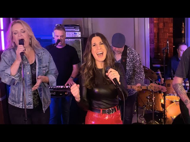 'Holding Out for a Hero' (Bonnie Tyler) by Sing It Live class=