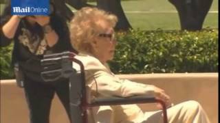 Nancy Reagan visits husbands grave on 10 year anniversary