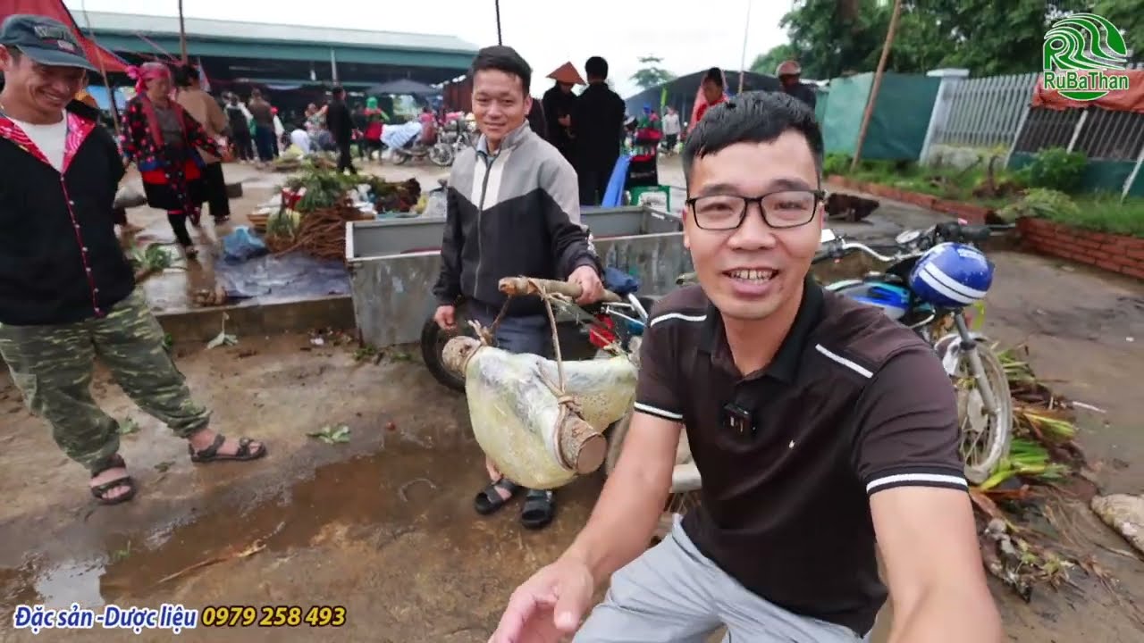 Chợ Tủa Chùa trên đỉnh núi cao- thủ phủ mật ong rừng số 1 Việt Nam