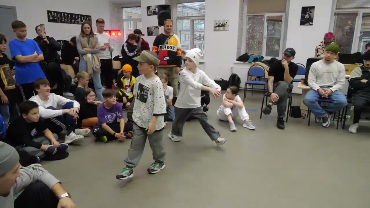полуфинал до 9 лет bboy Amba vs Kevin - "ALL OPTION" break dance battle