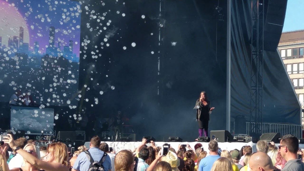 Emilia - Big Big World (Live@Zinkensdamm) 4K consternation