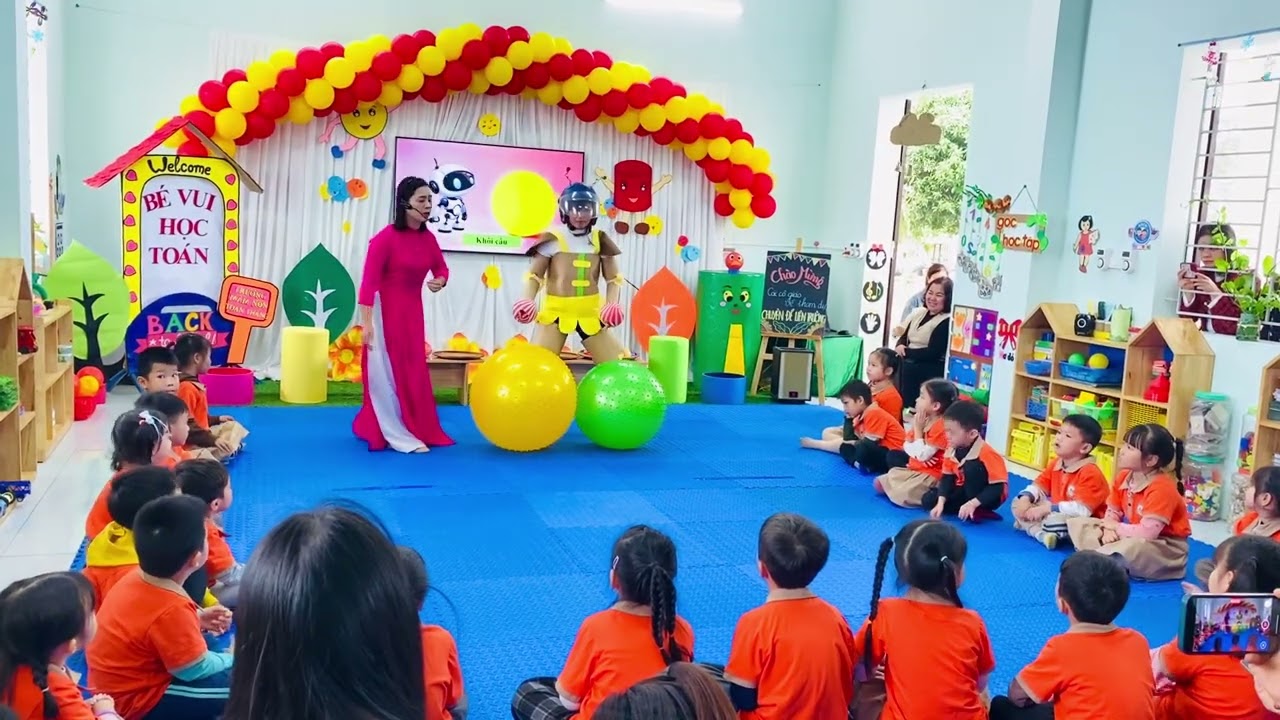 Tiết toán: Nhận biết, phân biệt khối cầu, khối trụ. Trường mầm non Toàn Thắng- Gia Phúc