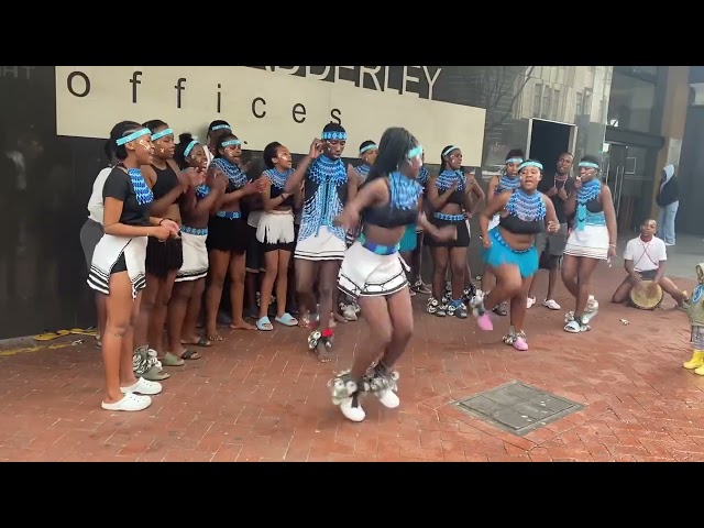 This XHOSA TRADITIONAL DANCE WILL SHOCK YOU.!! JUST WATCH! class=