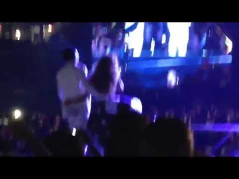 Beyonce / Jay-Z - "Forever Young" live at MetLife Stadium, On the Run tour