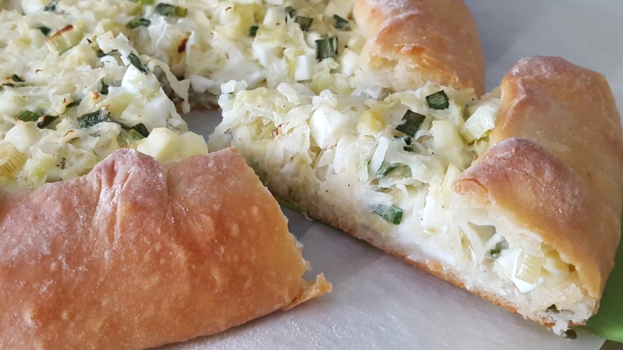 Пирог с капустой, яйцом и луком