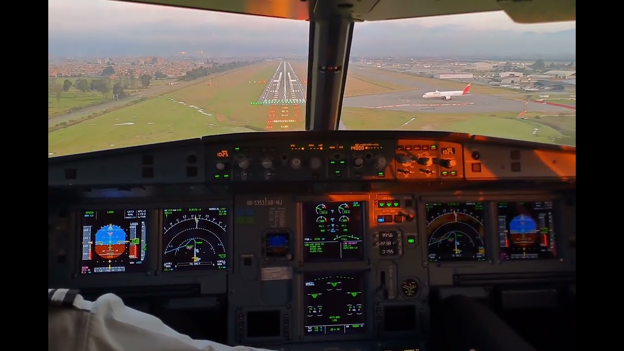 Cockpit Landing at Bogota, SKBO - BOG