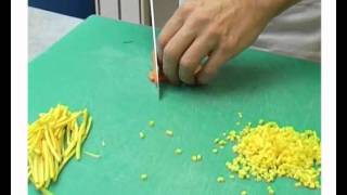 Der Einsteiger-Tipp: Die richtige Schneidetechnik beim Kochen