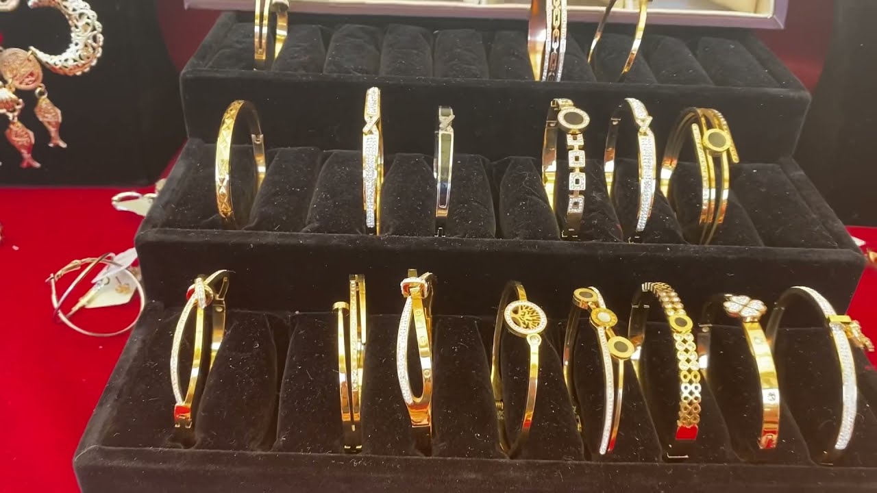 Plaque or au marché de Saint-Denis