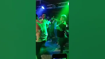 اي منرقدش معاك اخاليا 