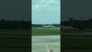 Flight Landing at RSW Airport #fortmyersfl