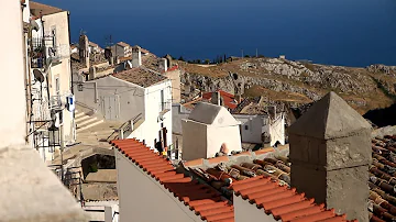 Quanto dista Monte Sant'angelo dal mare?