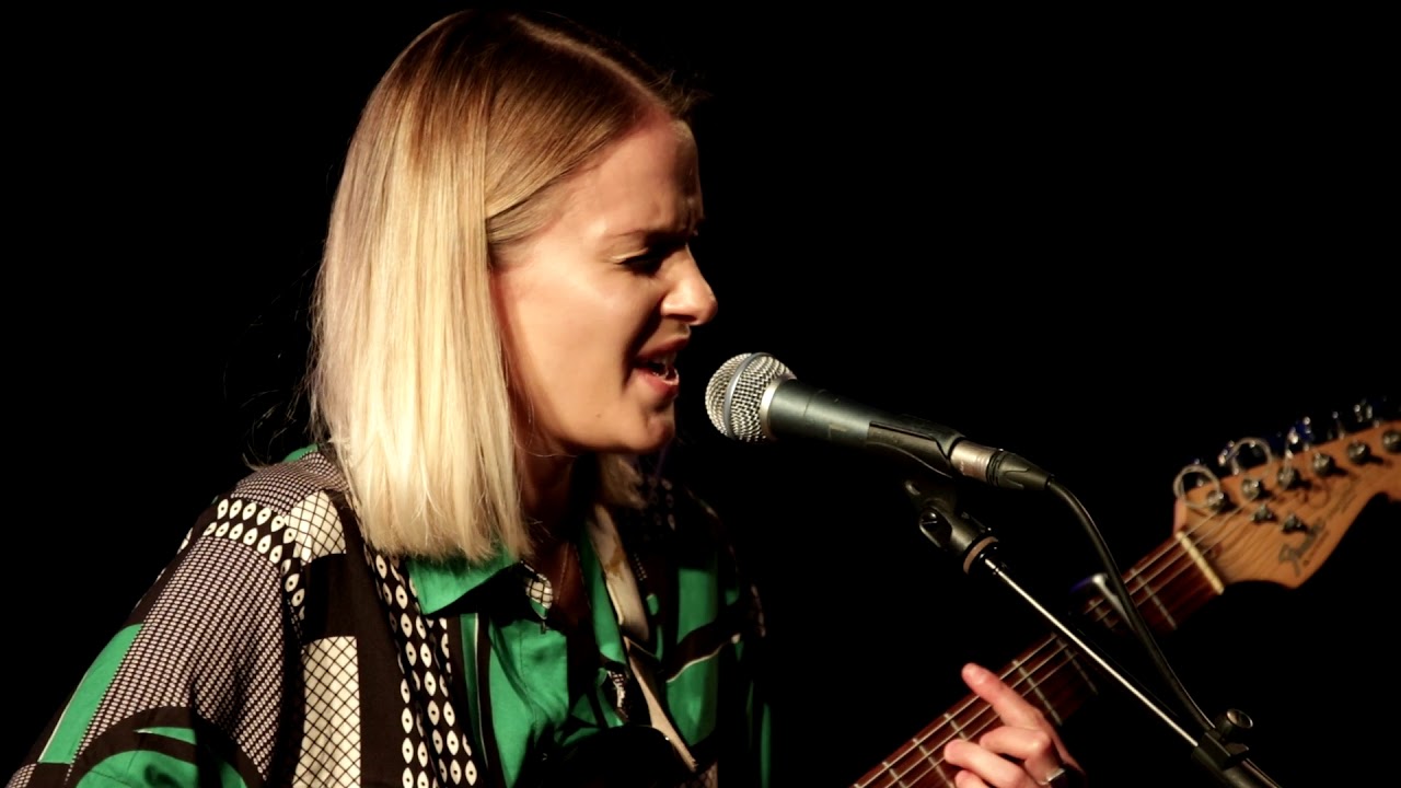 Leelo - Start a fight ≈ Live! al Waves Festival ≈