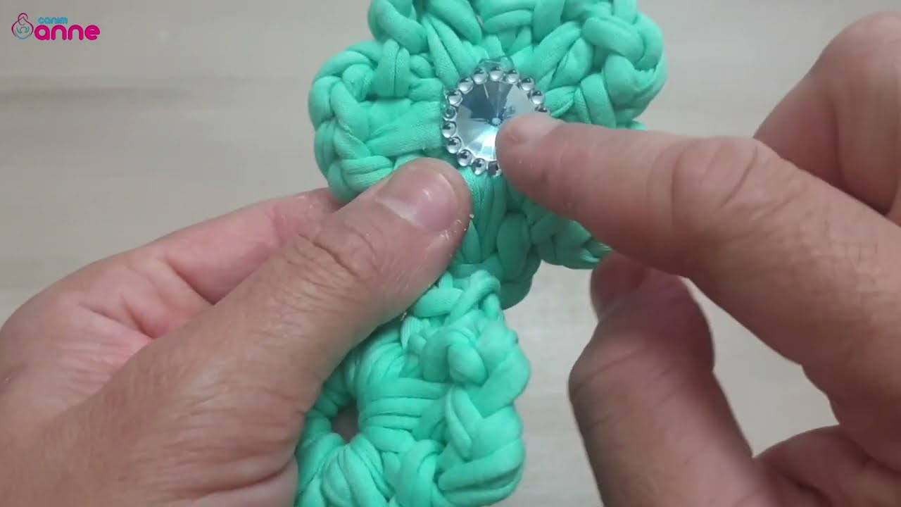 Penye İple Çiçek Anahtarlık Modeli