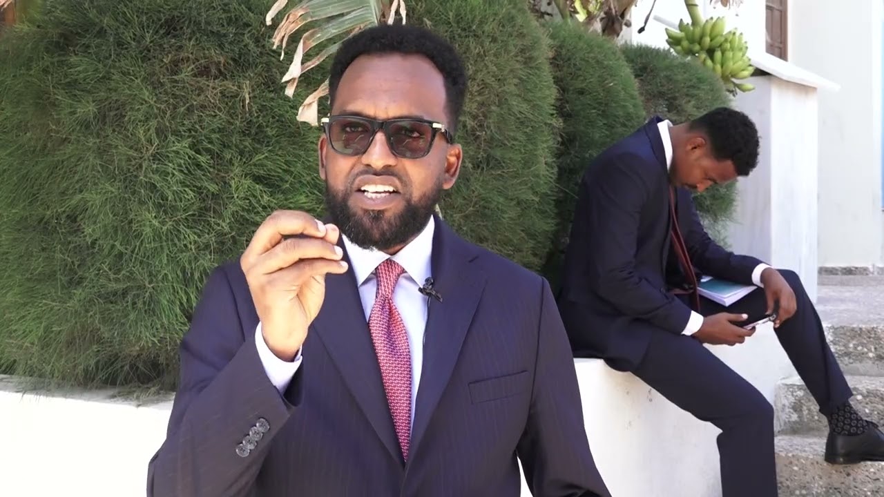 Wasiir Jeego “Dastuur dhammaystiran oo dalka iyo dadka dan u ah ayuu maanta dalkeenna yeeshay.”