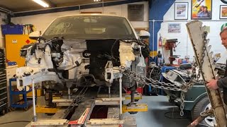 REPAIRING CRASHED AUDI A1 CHASSIS LEGS ON A JIG FRAME MACHINE