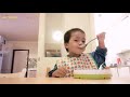 Baby Eating by Himself with Spoon | เด็กหนึ่งขวบใช้ช้อน​ทานข้าว​ด้วย​ตัวเอง​ มีกินข้าวเหนียว​ด้วย