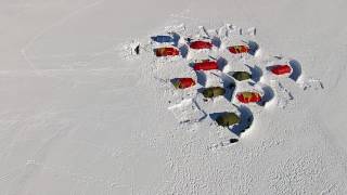 Telting i vinterfjellet med en stor gruppe