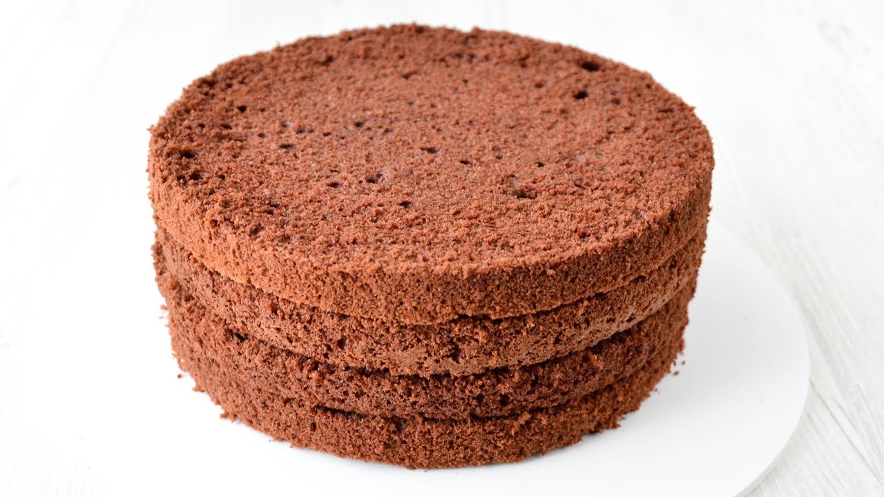 Воздушный шоколадный бисквит. Шоколадный торт на кипятке. Шоколадный бисквит Паулин кейк. Корж шифоновый шоколадный бисквит. Бисквит для торта.