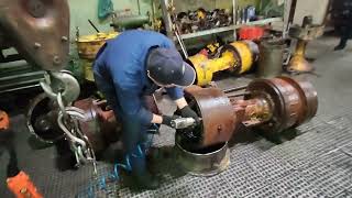 видео: Разбираем мосты и КПП погрузчика КИРОВЕЦ К-701 из Арска. Дефектовка. картинка: Разбираем мосты и КПП погрузчика КИРОВЕЦ К-701 из Арска. Дефектовка.