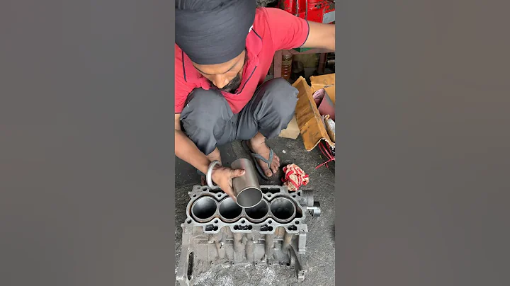 How to sleeve fitting to Ford engine #shortsfeed #automobile #car #repair #cleaning #rust #volvo #In