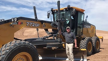 John Deere Showcases new SmartGrade Motorgraders