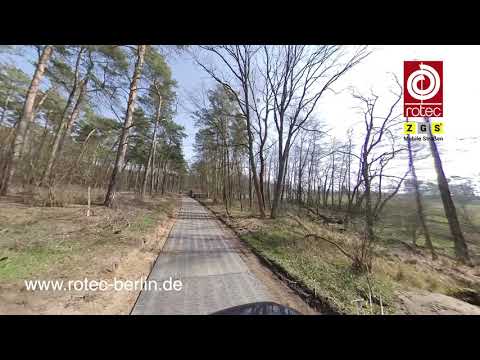 Fahrt auf einer mobilen Baustraße durch die Wälder von Brandenburg und Sachsen-Anhalt @rotecberlin