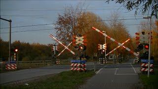 Spoorwegovergang Utrecht Lunetten  Dutch Railroad Crossing