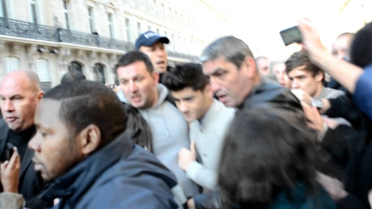 One Direction in Paris (Gare du Nord)
