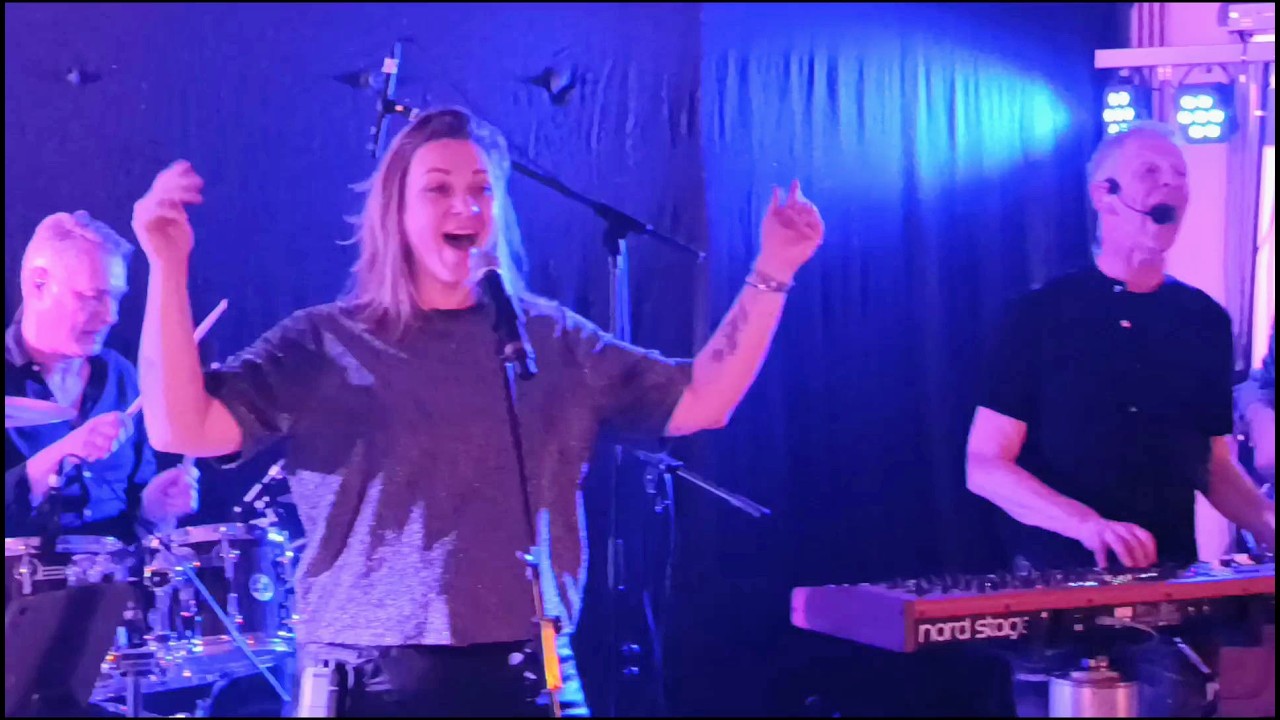 Totoly Live - Stop Loving You  (Toto, 1988)