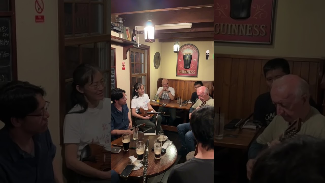 Enda sings Taost Song in The Bull & Bear Irish Pub, Hokuti