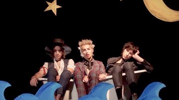 PALAYE ROYALE - Dying In A Hot Tub (Official Music Video)