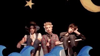 Miniatura de vídeo de "PALAYE ROYALE - Dying In A Hot Tub (Official Music Video)"