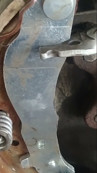 Nissan Terrano rear brake pad change - YouTube