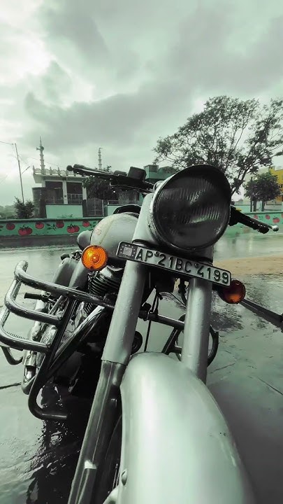 stylish-photography-omsai-tag-royal-enfield-lover-royalenfield
