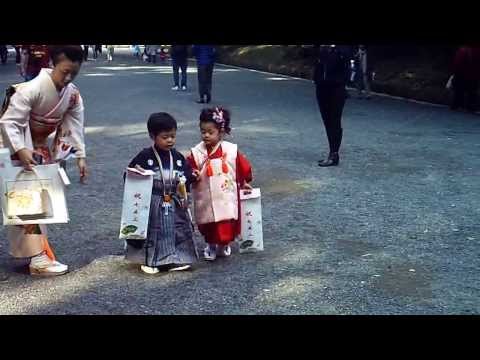 Japanese kids dressed in traditional kimonos - very cute!!!