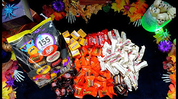 ASMR: Sorting and Counting Bag Of Halloween Candy 🎃🍫 (Soft Spoken, Candy Wrapper Crinkles)