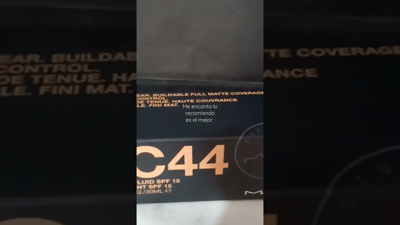STUDIO FIX FLUID SPF 15 NC 44 DE MAC larga duración y un acabado mate