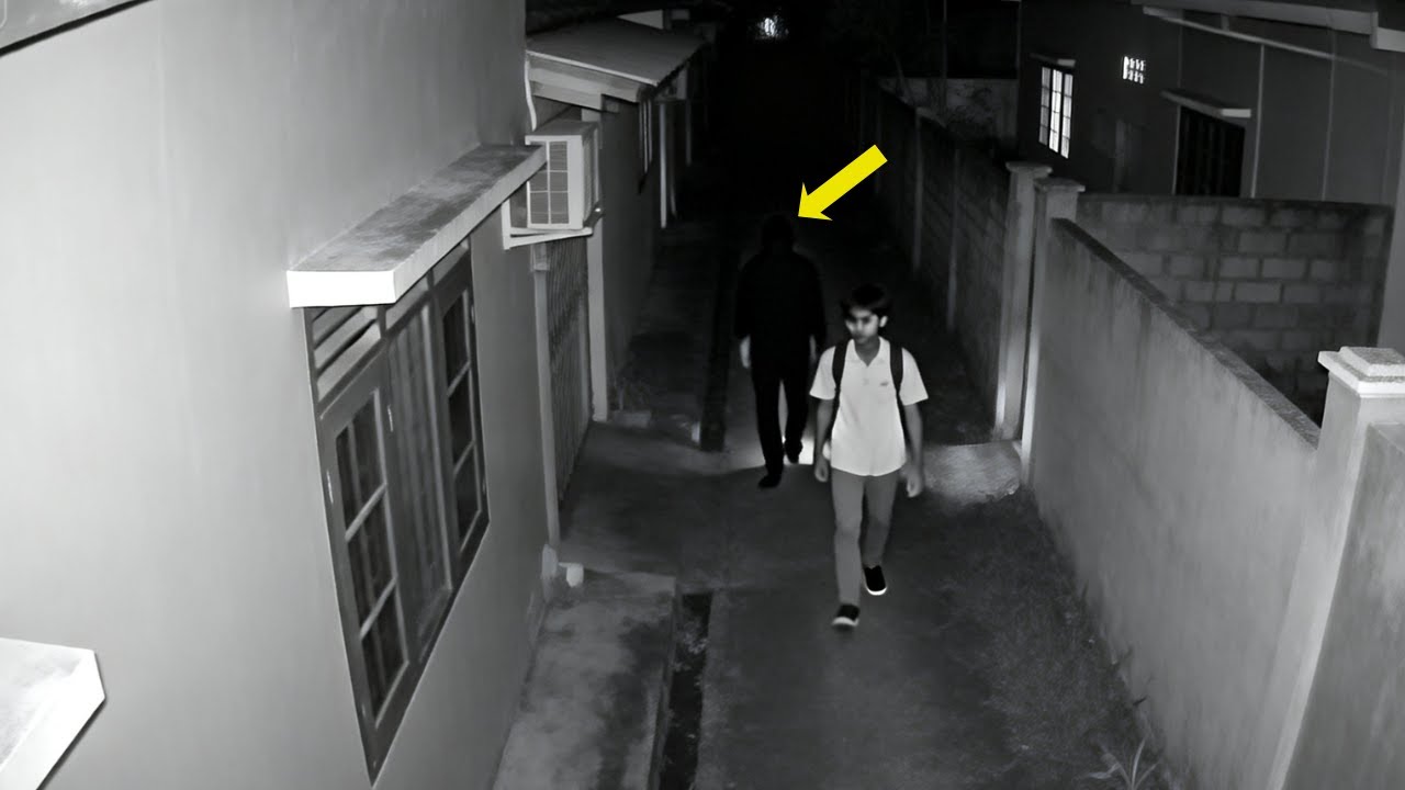 SIDOARJO MENCEKAM‼️ Mahasiswa Hilang  Pulang Malam, CCTV Perumahan Ungkap Sosok yang Tak  Dicurigai