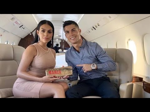 Video: Cristiano Ronaldo Och Georgina Rodríguez Och Den Nya Familjemedlemmen