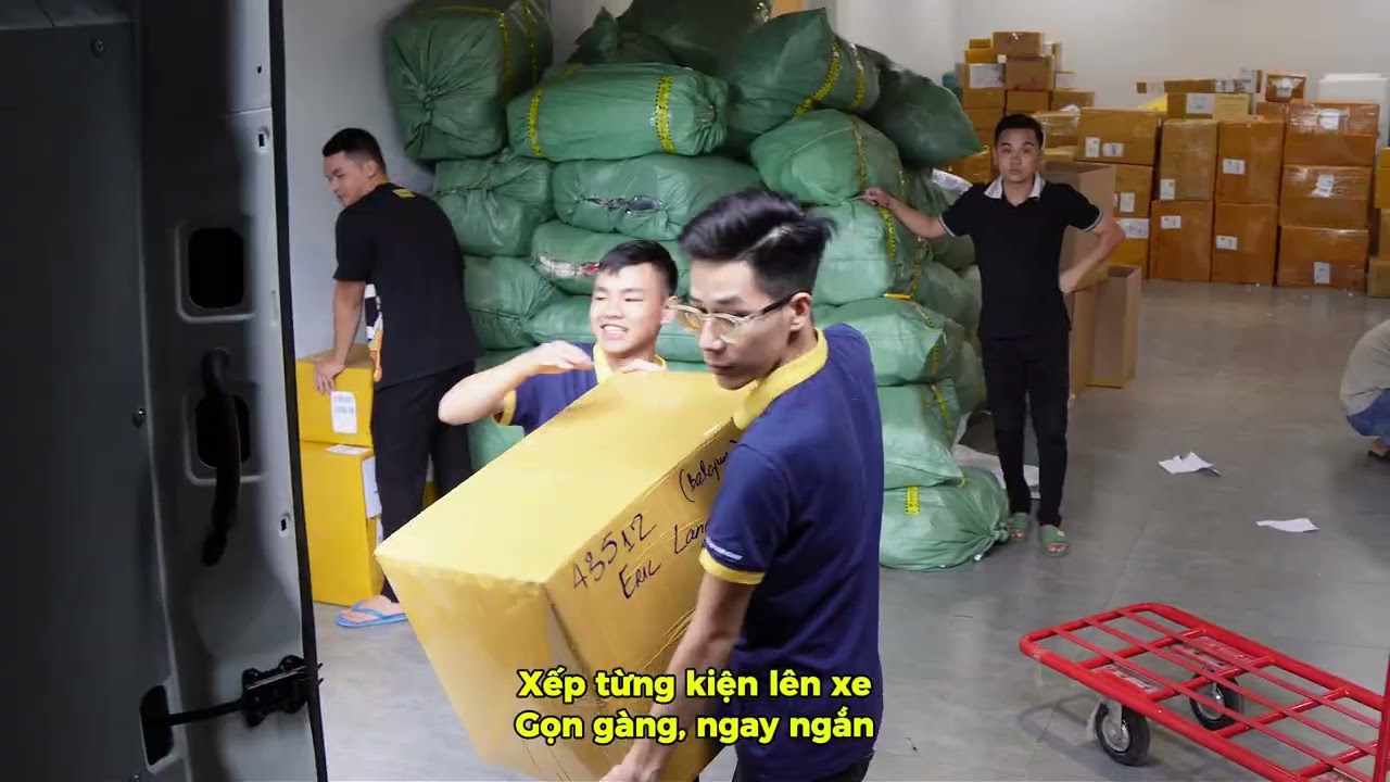 Ảnh b&igrave;a video: Đ&oacute;ng g&oacute;i h&agrave;ng h&oacute;a tại Gia Ph&uacute;