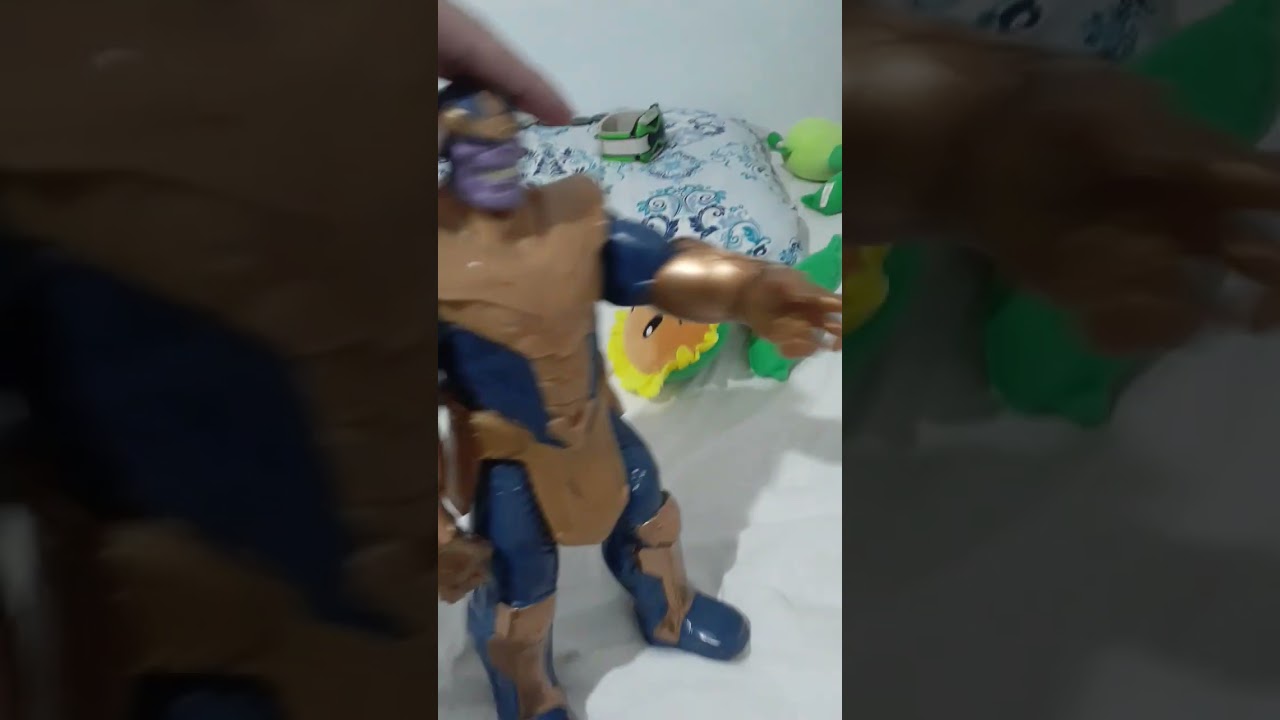 boneco thanos (armadura de ouro)