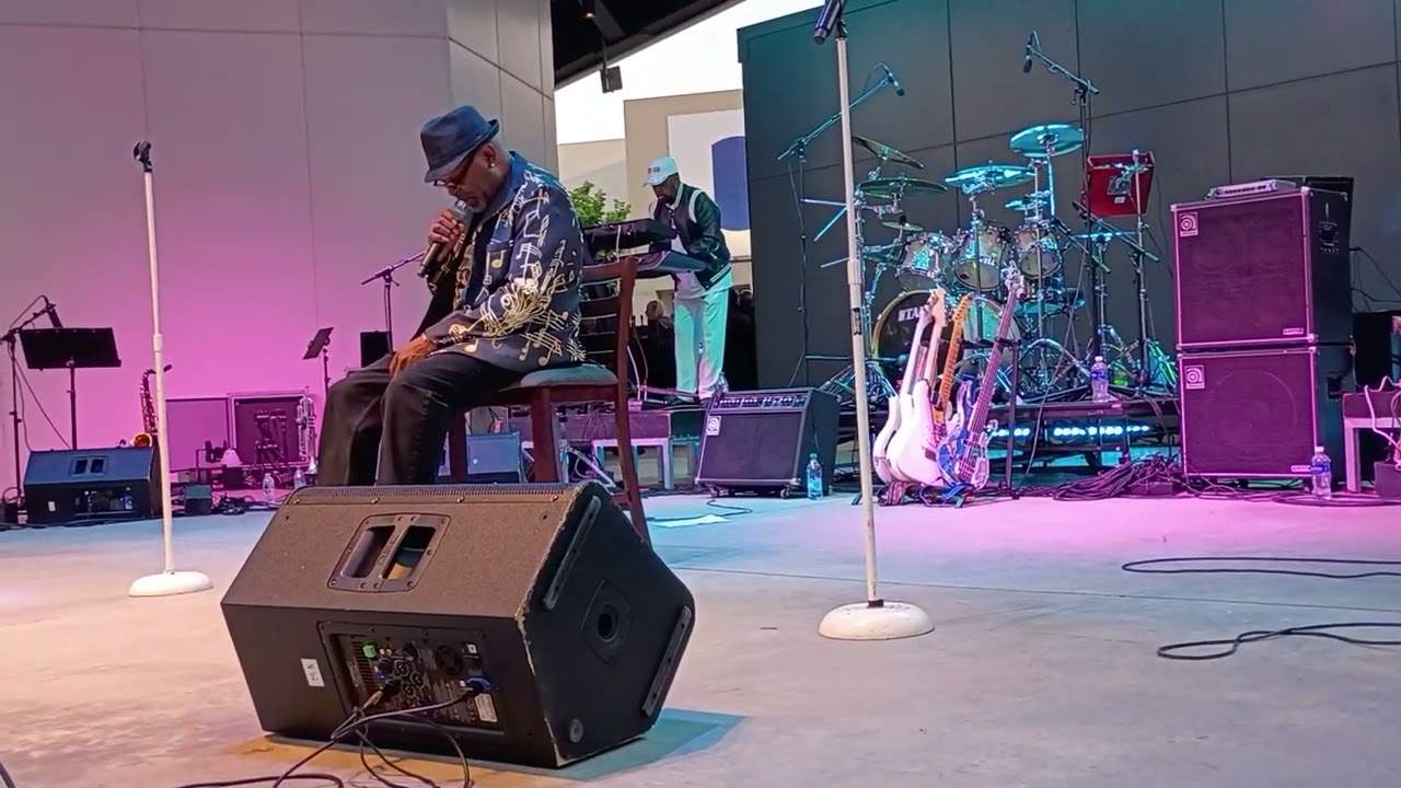 Guarda D FUNK ALL STARS- (4=30=26) Vid 13= She's Out Of My Life= Levitt Live su YouTube Guarda D FUNK ALL STARS- (4=30=26) Vid 13= She's Out Of My Life= Levitt Live su YouTube